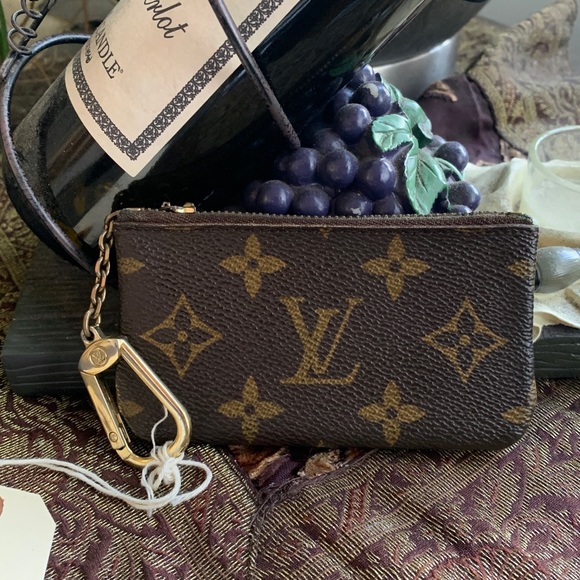 Louis Vuitton Accessories - 🔥AUTHENTIC LOUIS VUITTON Monogrammed logo Leather zip top sm card /Keychain